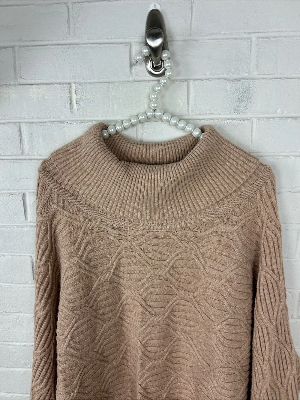 Cyrus Neutral Textured Knit Chunky Ribbed Collar Sweater Size M